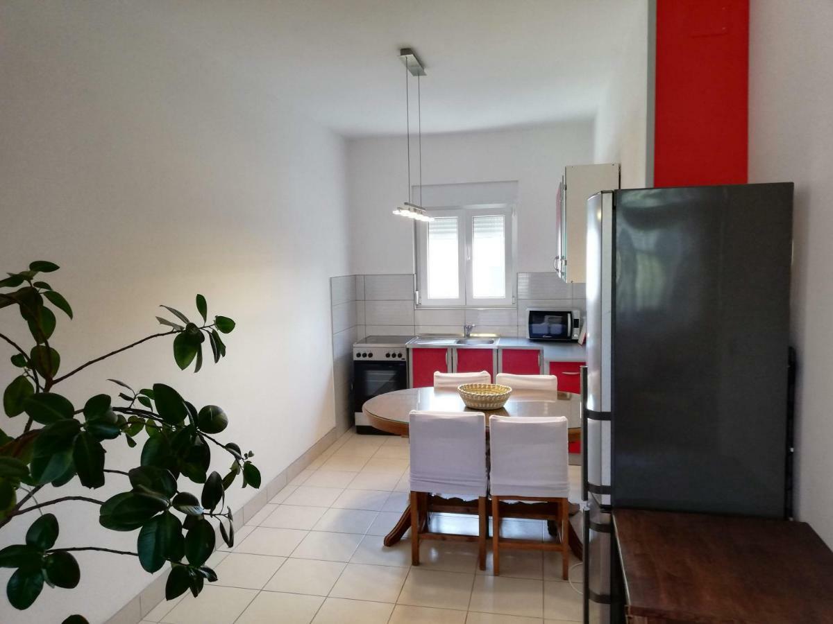 Spacious Family Apartment With Parking In The Shade And Barbecue House Sibenik Exterior photo