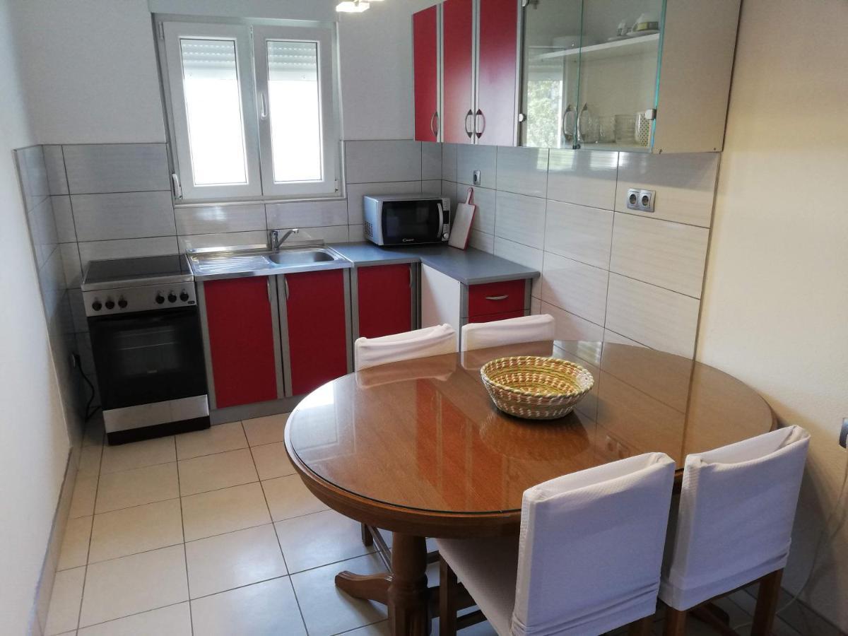 Spacious Family Apartment With Parking In The Shade And Barbecue House Sibenik Exterior photo